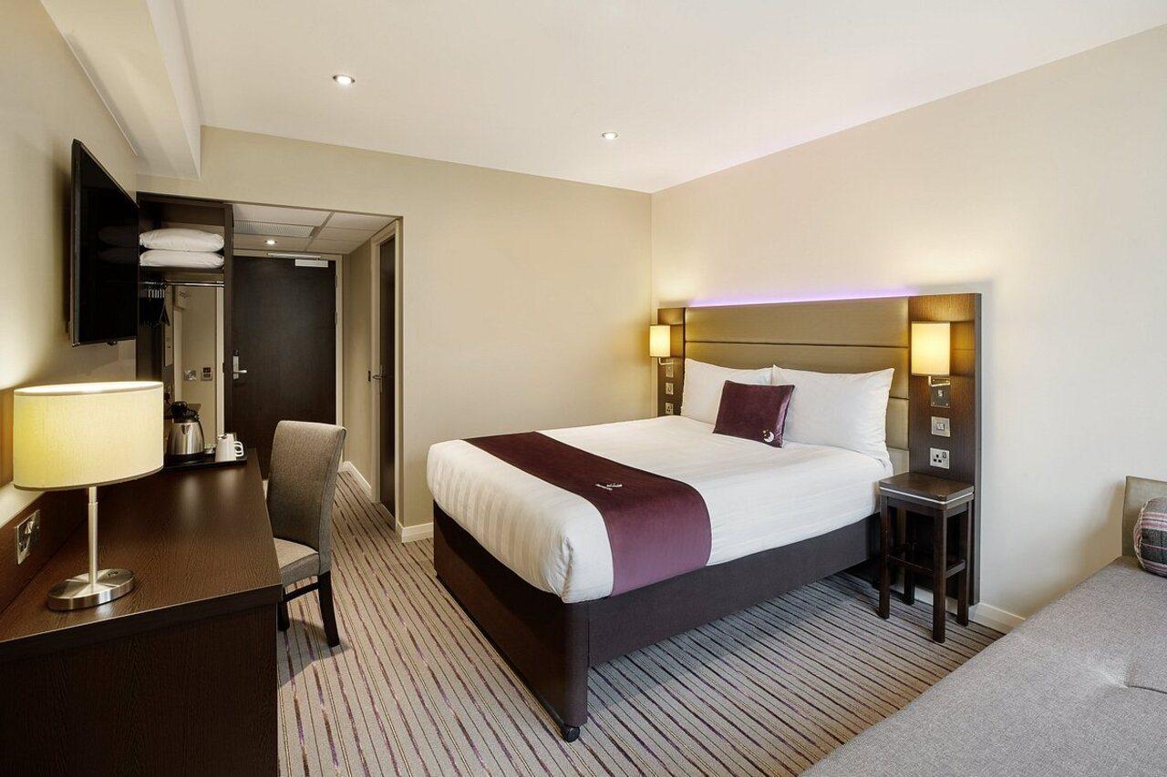 Premier Inn Leeds Headingley Exterior photo